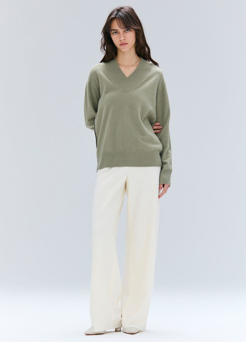 輕毛料羊絨V領針織衫